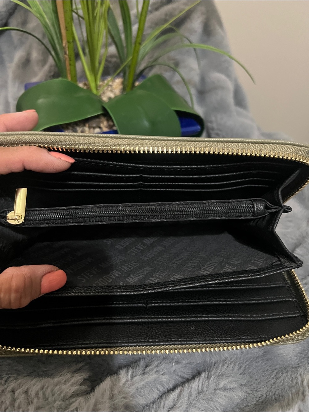 Steve Madden Green Wristlet / Wallet with Detachable Strap NWOT retail$48 - Picture 6 of 6